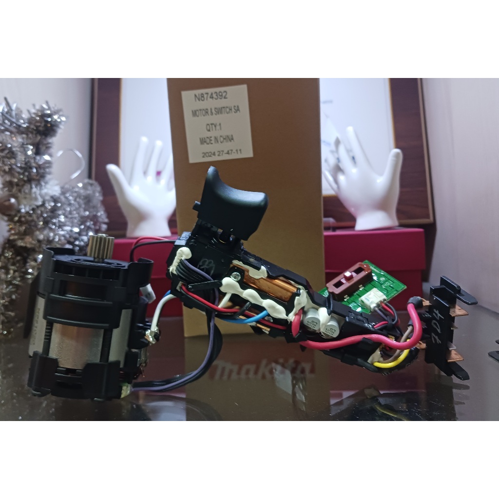 DEWALT ชุดแผงสวิตซ์ควบคุม พร้อมมอเตอร์ ใช้กับสว่านไร้สาย 20 โวลล์ รุ่น DCD999N DCD999T1  (N873492)