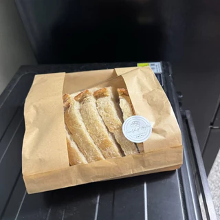 ขนมปังซาวโดว์โฮลวีท Sourdough Whole Wheat 🌾 ≈ 600grams/loaf ยีสต์ธรรมชาติ 100% แป้งขนมปังไม่ฟอกสีผสมแป้งโฮลวีทแบบหยาบ