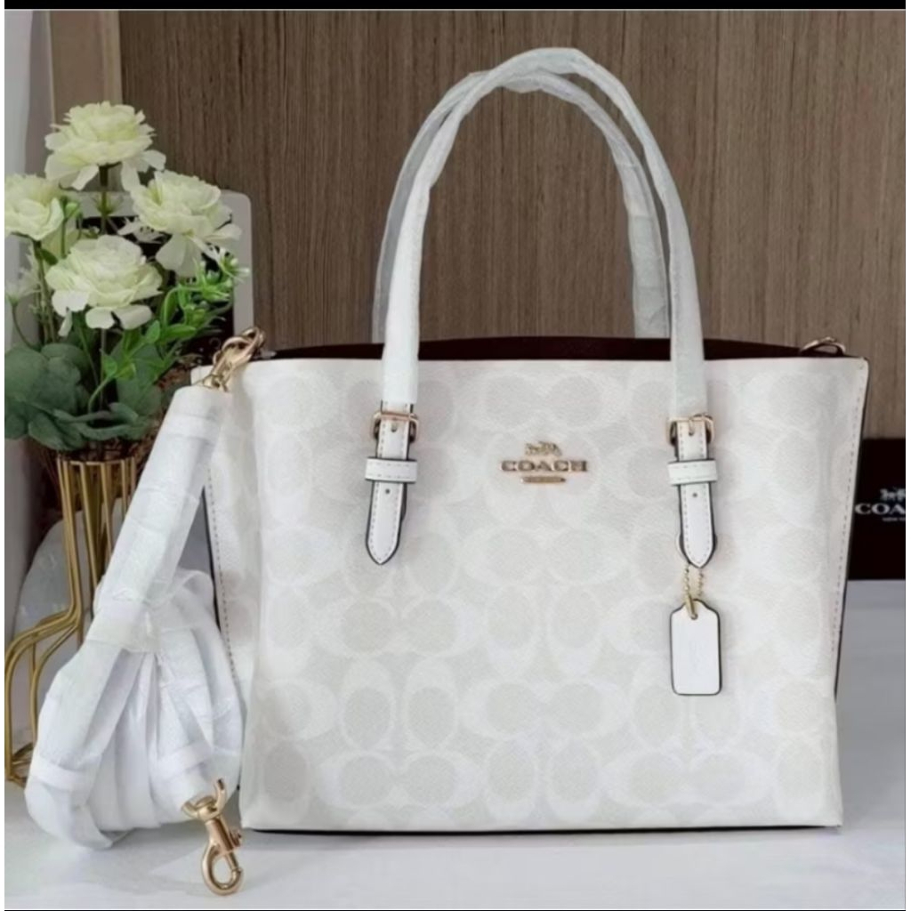 C0ACH MOLLIE TOTE 25 IN SIGNATUR CANVA

