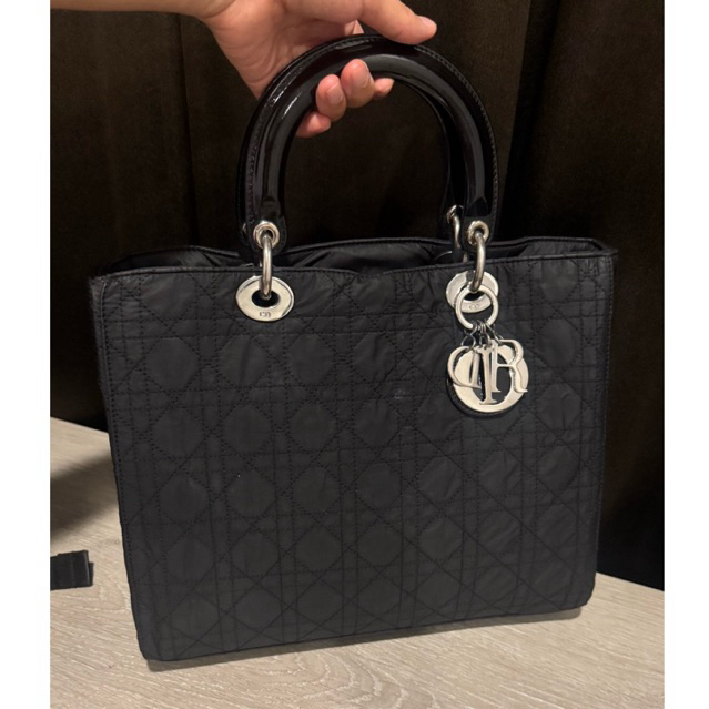 กระเป๋า lady dior สีดำ แท้ 100%📍 สินค้ามือสองขอคนรับสภาพการใช้งานได้เท่านั้นค่ะ