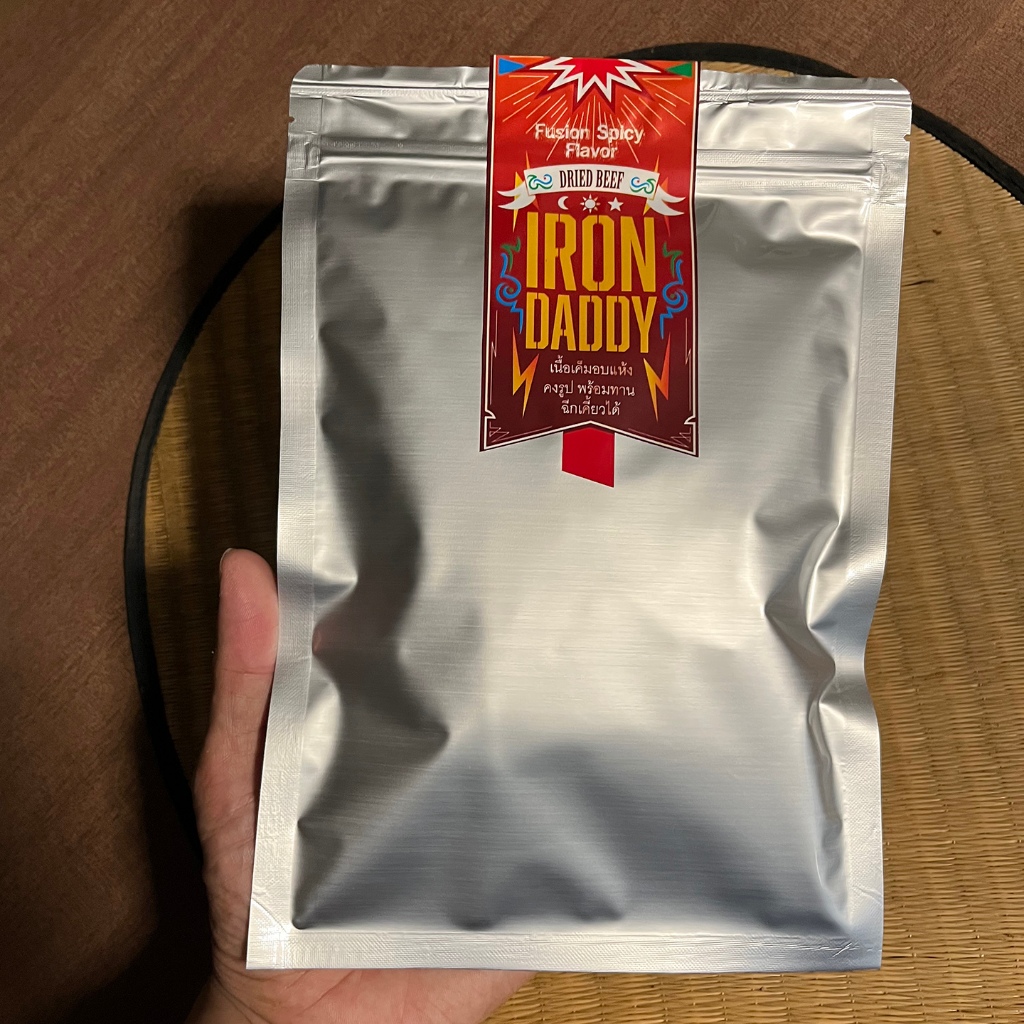 เนื้อเค็มอบแห้ง (Beef Jerky) พร้อมทาน มีแบบ 60 และ 90 กรัม Iron Daddy ป๋าจอมอึด รสเผ็ดฟิวชั่น ผสานวัฒนธรรม โปรตีนสแน๊ค