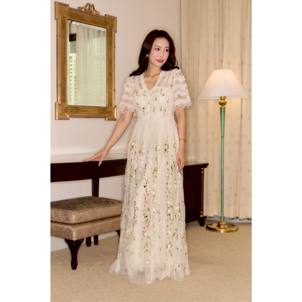 พร้อมส่ง Lavender Brunch Ella Dress เดรสยาวสีครีม ปักลายดอกไม้บนตัวผ้าตาข่ายเนื้อละเอียด