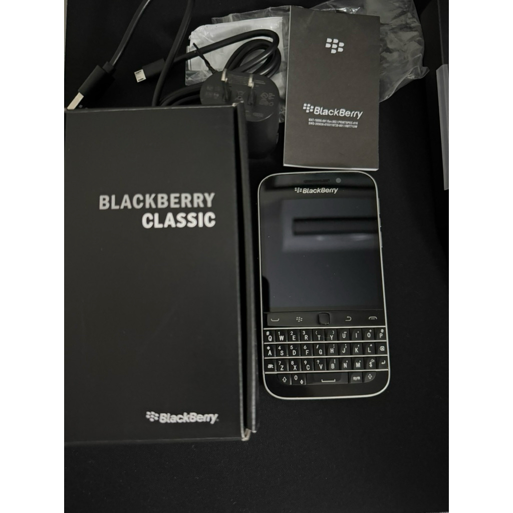 blackberry classic verizon (like new)