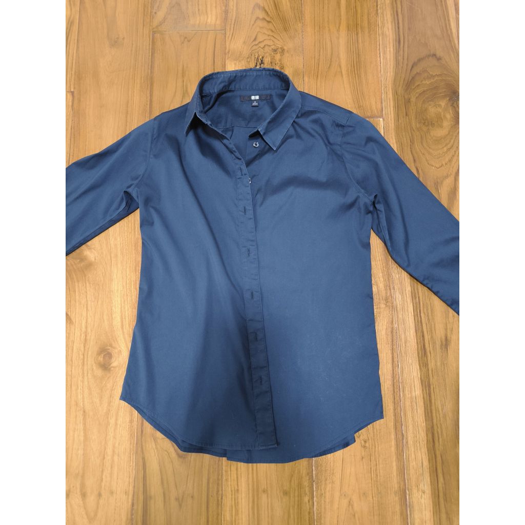 เสื้อเชิ้ต Uniqlo ผู้หญิง สีดำ ไซส์ M (มือสอง)