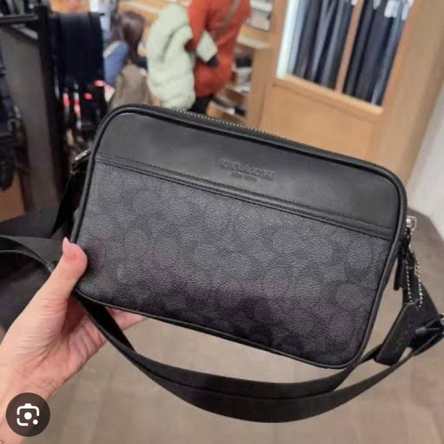 ✴️แท้  % GRAHAM CROSSBODY IN SIGNATURE CANVAS MEN