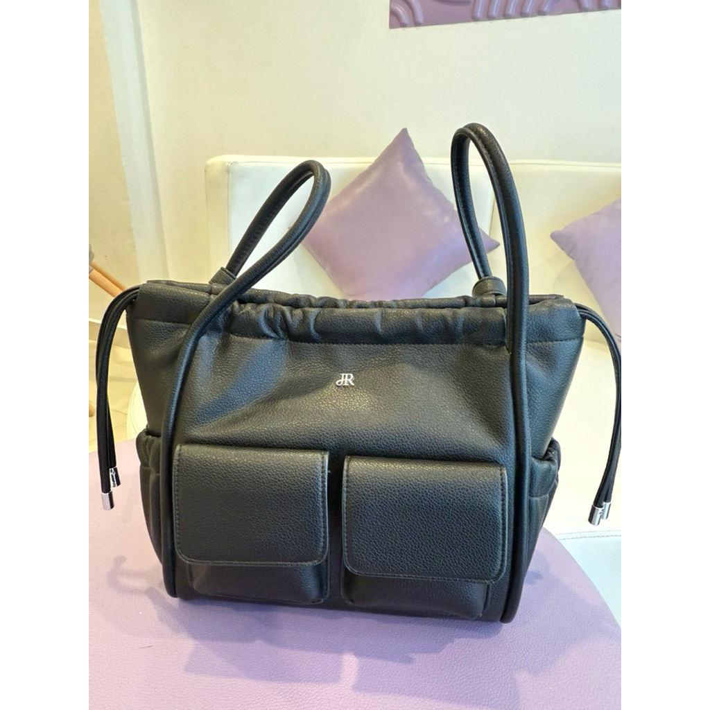 กระเป๋าสะพายจากร้าน jira store