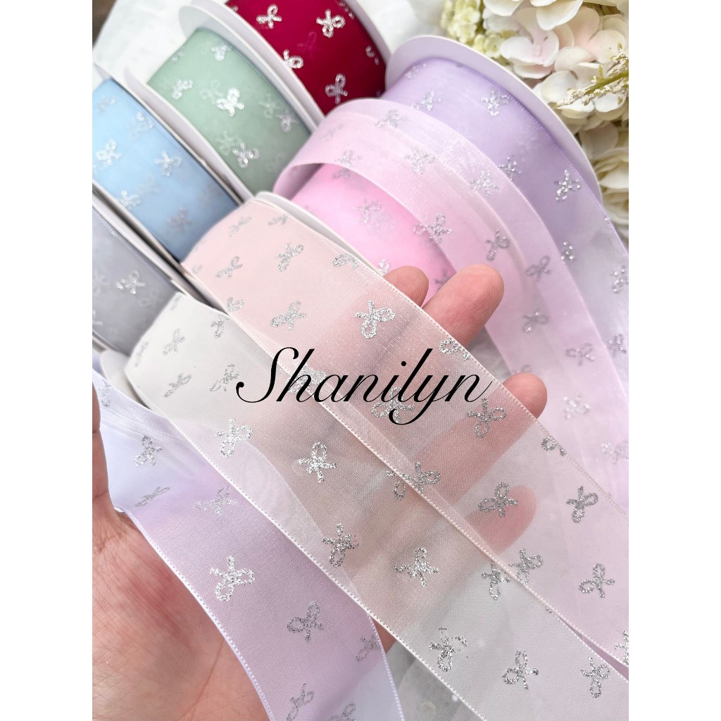 🌟น่ารักมาก🌟 40/40 ริบบิ้นวิ๊งวิ๊ง ลายโบ งานจริงสวยดูแพงมาก หน้ากว้าง 4เซน  ราคาต่อหลา  ตกแต่งเสื้อผ้า ชุดตุ๊กตา