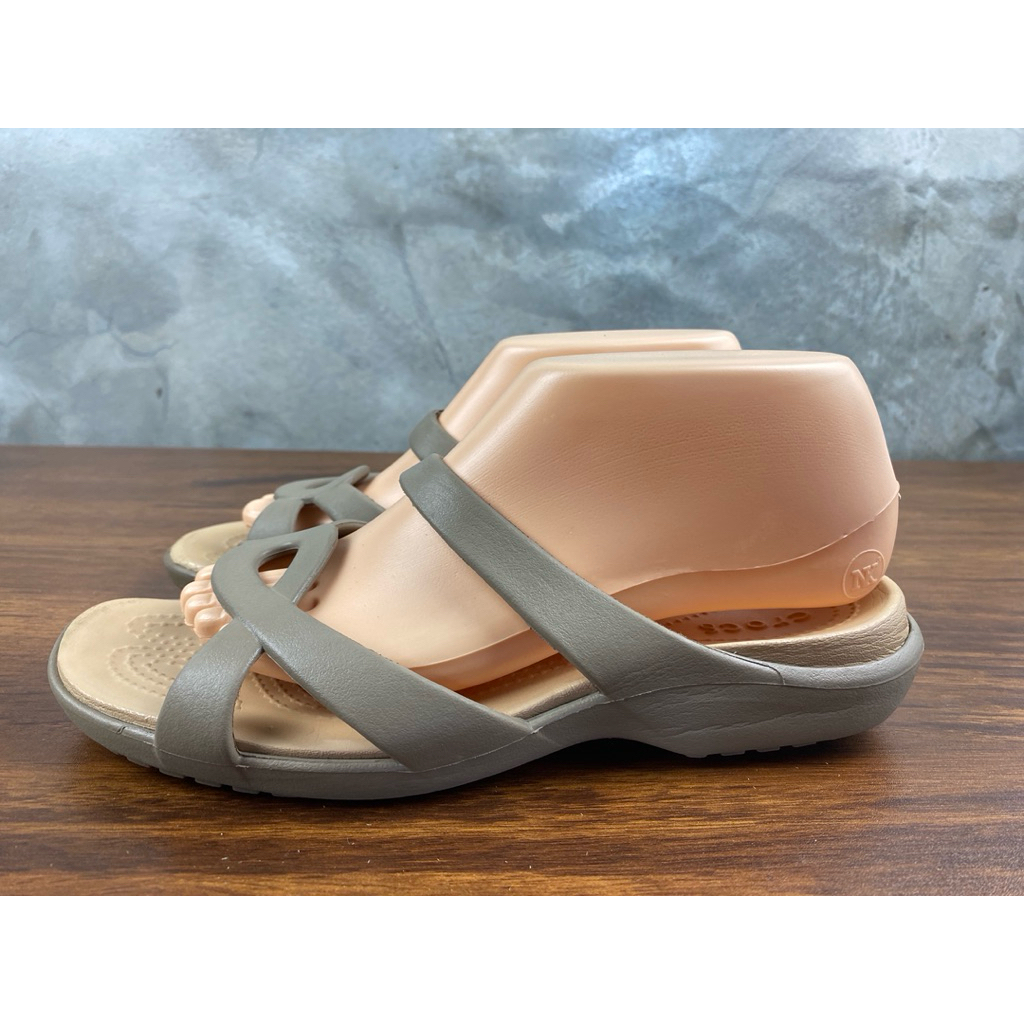 crocs แท้100% มือสอง size W8 (38-39)