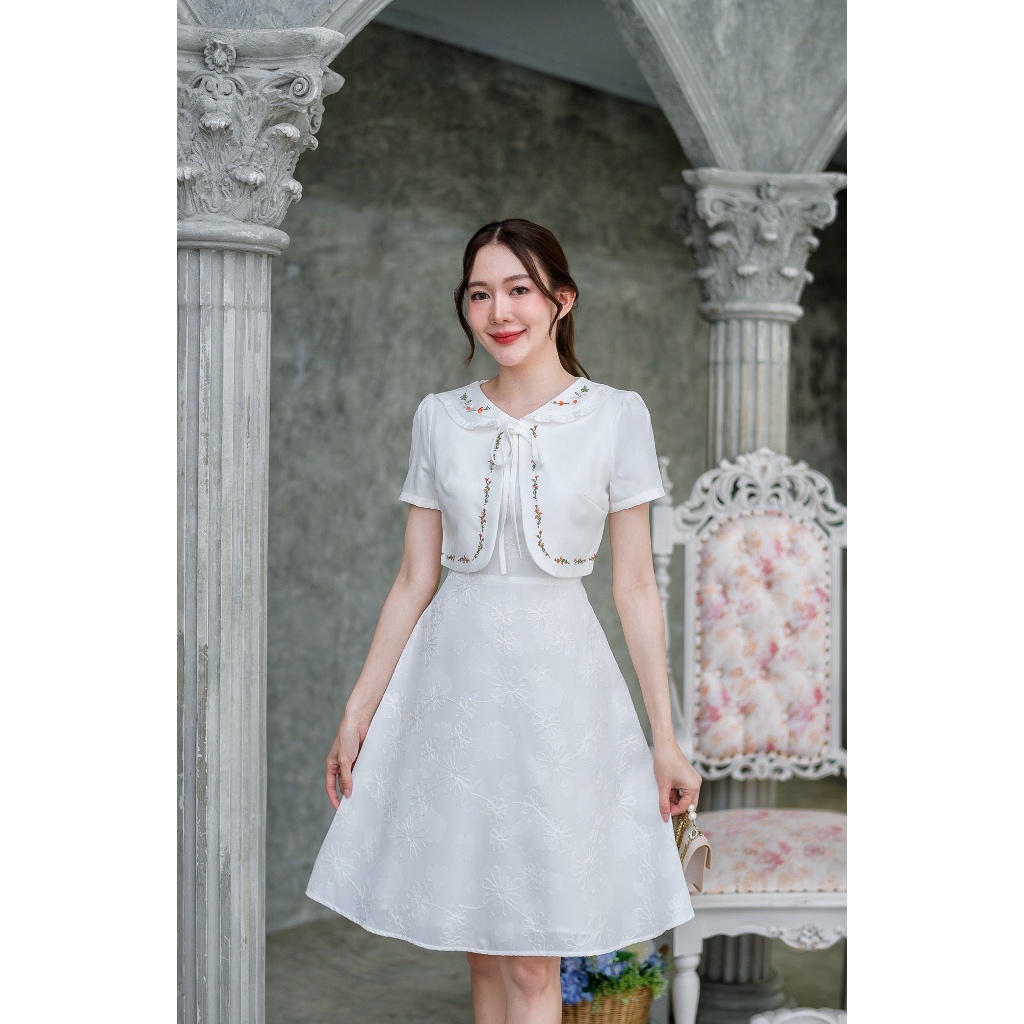 C57ชุดเดรสแต่งงานปักผ้ากระโปรงสวยมากทรงลูกคุณหนู