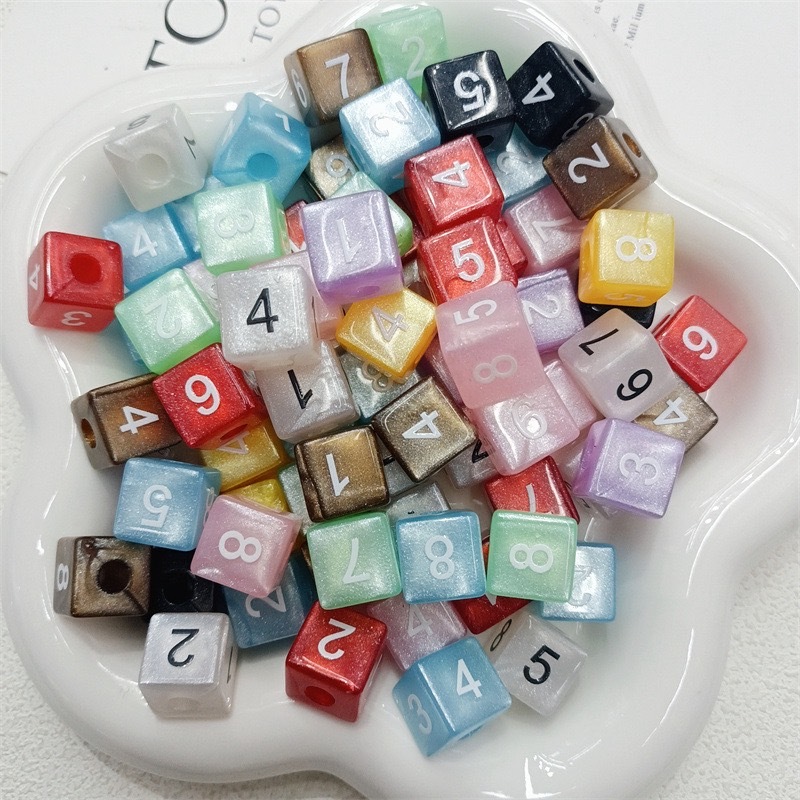 ลูกปัด ลูกเต๋า ตัวเลข สี่ด้าน ขนาด16mm รูร้อย6mm เหมาะสมสำหรับงานฝีมือ DIY เหมาะสมเล่นเกม RPG หรือ ท