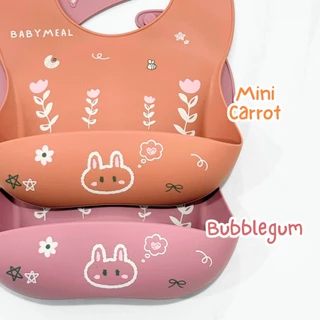 BabyMeal ที่กันเปื้อนซิลิโคน ลายการ์ตูน พร้อมช่องเก็บเศษอาหาร | Silicone Bib x Wonderland Themes (Only at BabyMeal)
