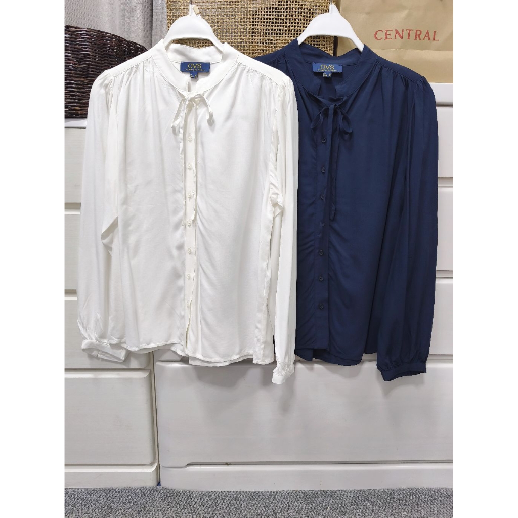 OVS เสื้อเชิ้ตคอจีน คอผูกโบว์ สีขาว, สีกรม