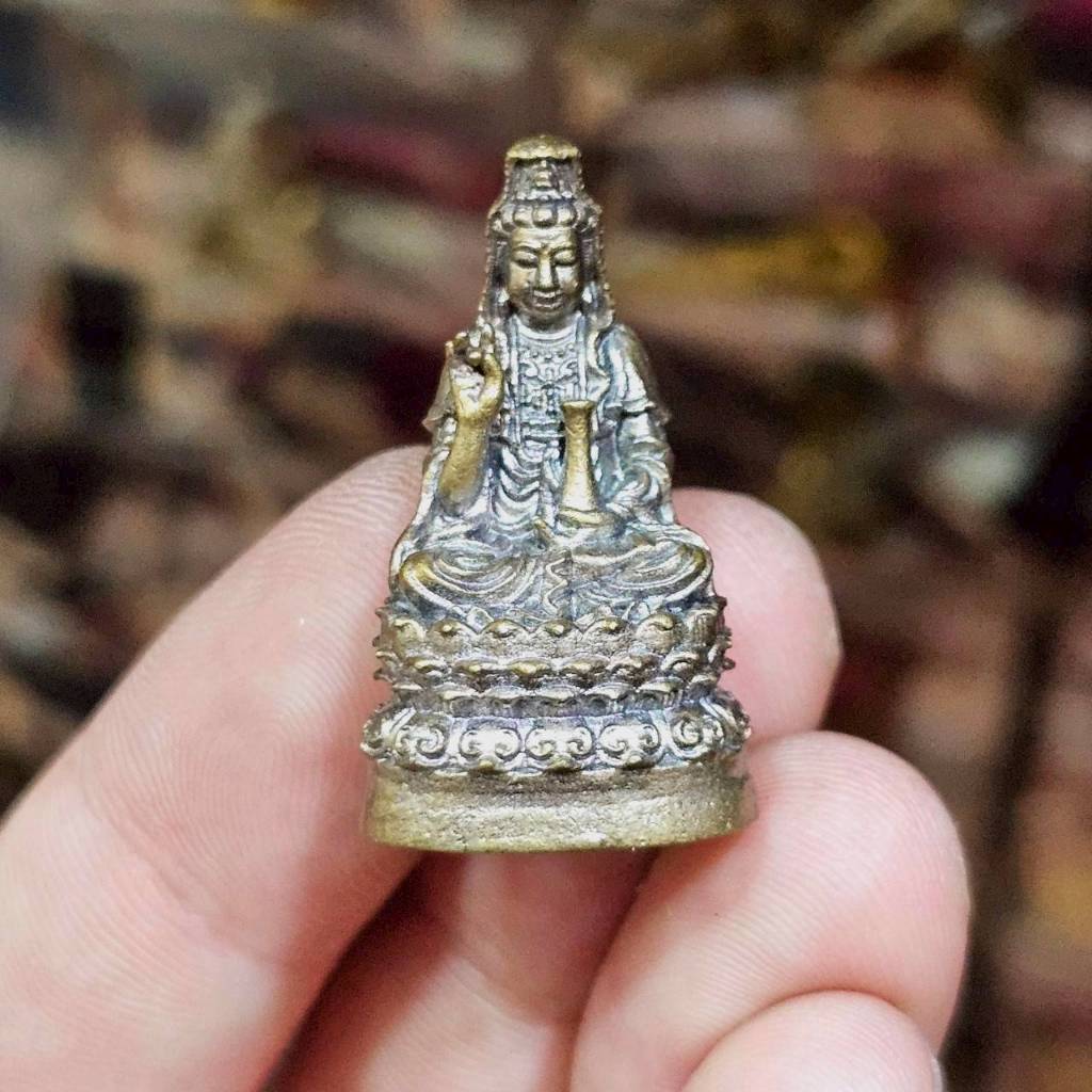 พระแม่กวนอิมปางประทานพร เนื้อชนวนรวม วัดห้วยปลากั้ง เชียงราย "พระบ้านรวมๆสวยๆวัดใจ"
