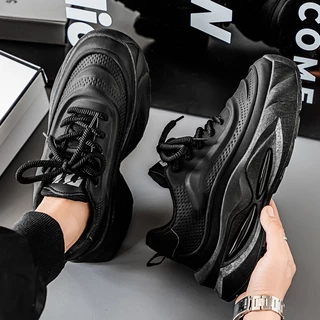 【Venous】2025 รองเท้ากีฬาสีดำใหม่สำหรับผู้ชาย รองเท้ากีฬาสบายๆ สำหรับผู้ชาย รองเท้ากีฬายาง