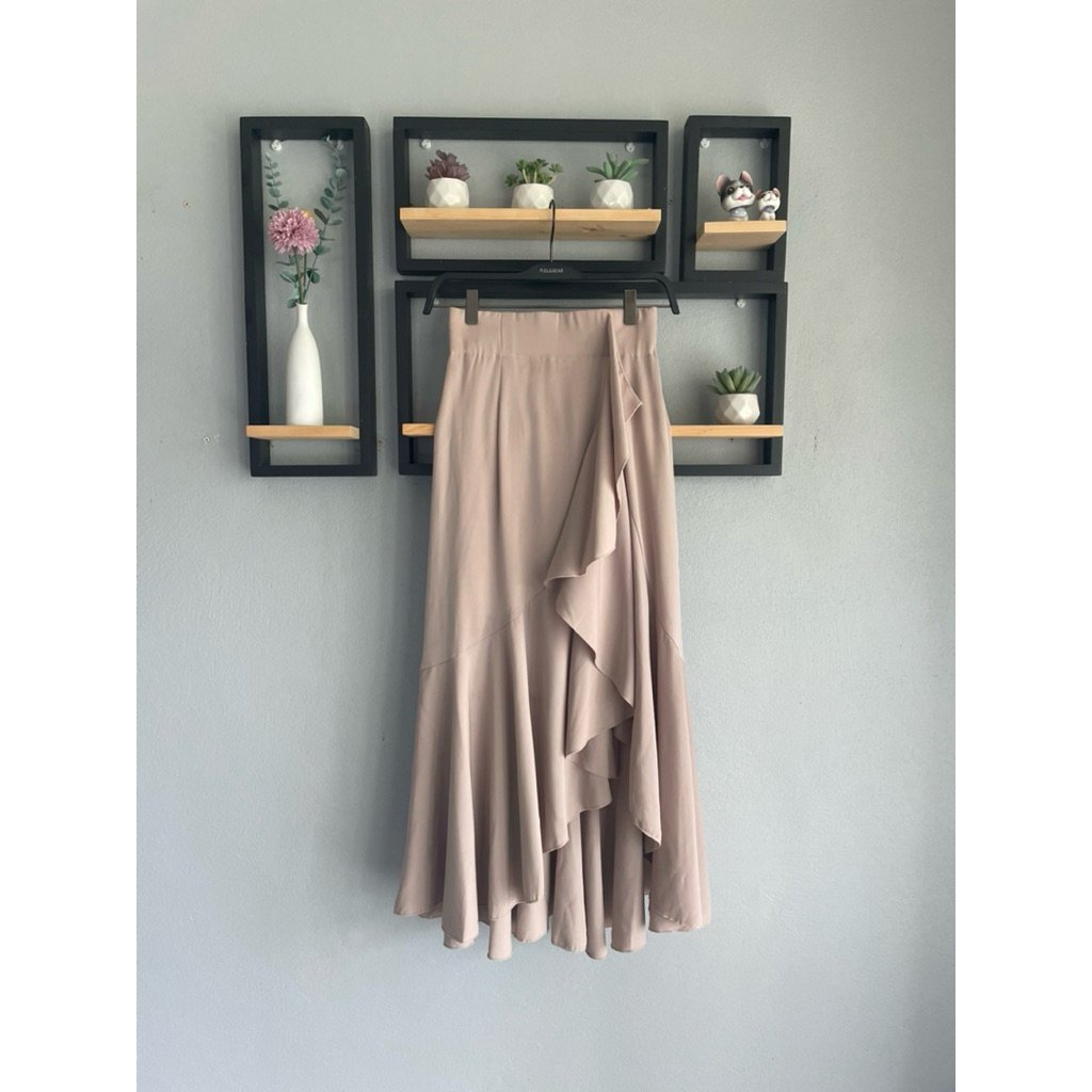 กระโปรง GRL สีเบจ เอวสม็อค