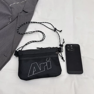 Ari - “ Shoulder Bag “ กระเป๋าสะพายข้าง สีดำใหม่ล่าสุด