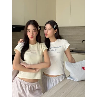 AceyAceyเบบี้ทีคอกลมตัวอักษร (baby tee)