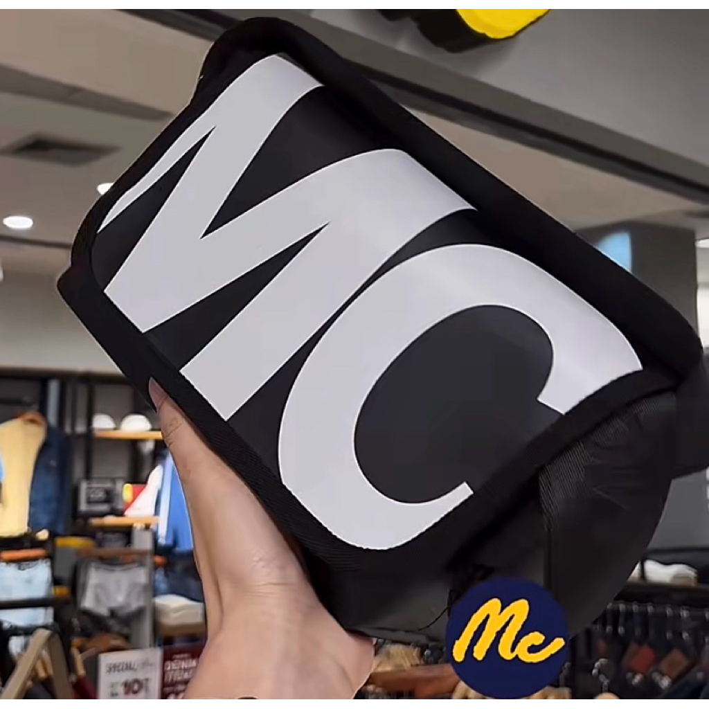 mc jeans กระเป๋าสะพายข้างพิมพ์ลาย mc ผ้าใบกันน้ำ