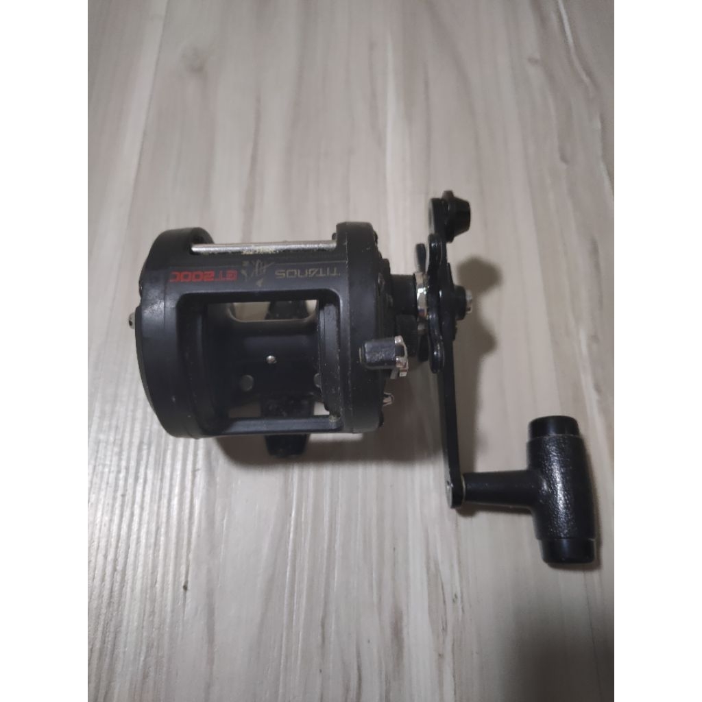 รอก shimano Titanos gt2000 japan