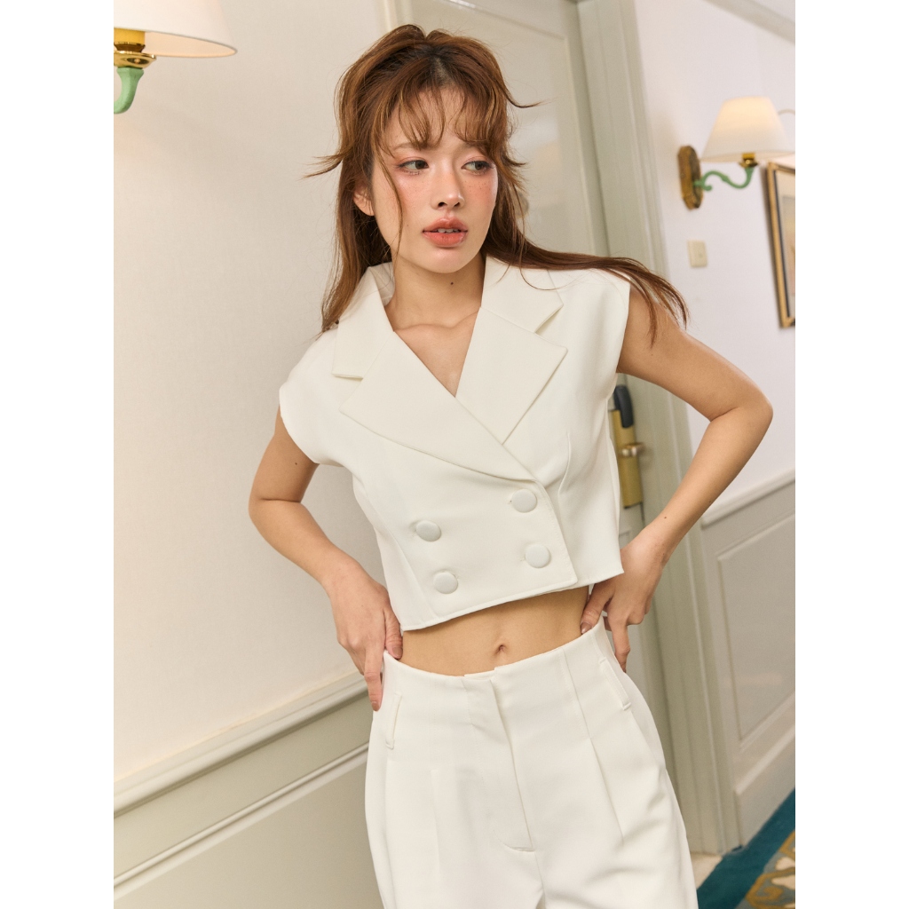 Wry Wear - [DEFECT] Coco Top เสื้อครอปคอวีแขนล้ำ กระดุม 2 แถว
