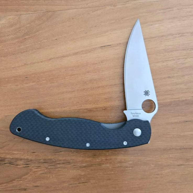RARE! Spyderco Military M390 ด้ามจับ Carbon Fiber รหัส C36CFM390P Discontinued