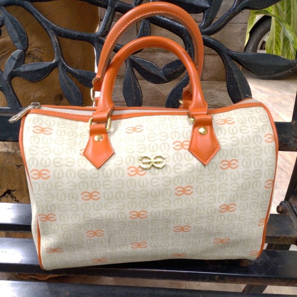 เอสไควร์ esquire กระเป๋าถือทรงหมอน14นิ้วพร้อมส่ง