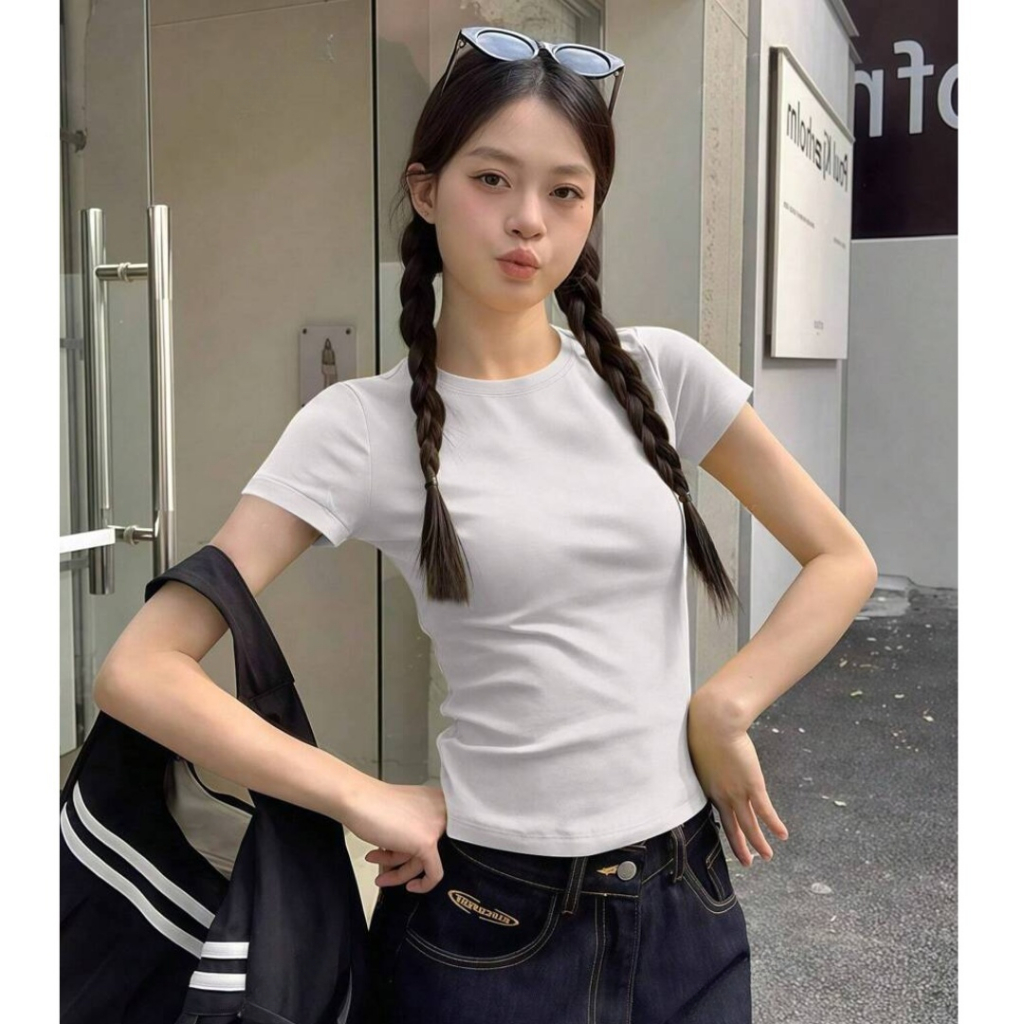 เสื้อยืด แขนสั้น คอสูง ทรงครอปเข้ารูป ผ้านิ่มใส่สบาย สีพื้น เสื้อแฟชั่นใหม่ สไตล์มินิมอล สินค้าพร้อมส่งB158