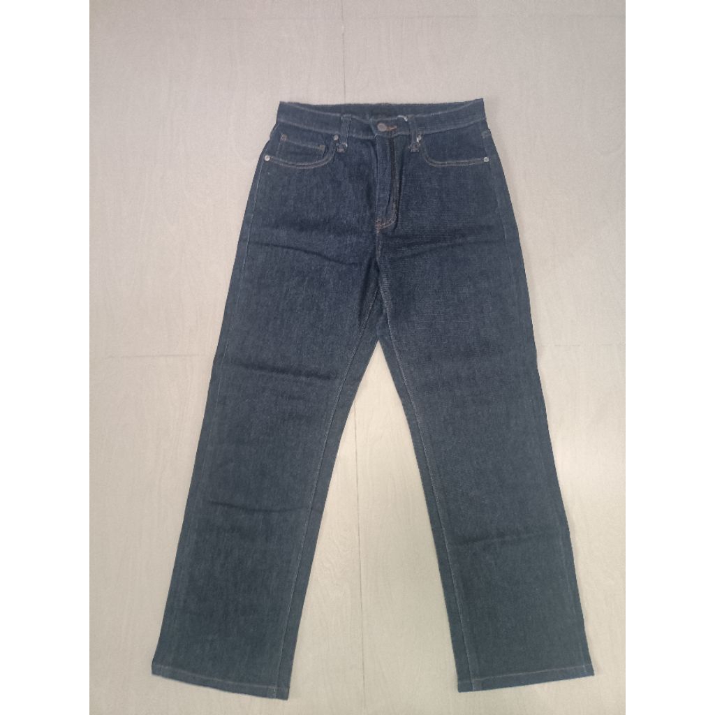 กางเกงยีนส์ Uniqlo รหัส A376 มือ 2 สภาพ 95% เอว 27-28 นิ้ว สะโพก 36-37 นิ้ว เป้าสูง 11.5 นิ้ว ยาว 35