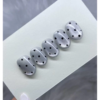 เล็บปลอมมือเท้าสีเจลแท้ สีลูกแก้วเงิน ลายpolkadot (เปลี่ยนสี ทักแชท) 📌ฟรีกาว+ตะไบทุกชุด📌(จัดส่ง1-2วัน)