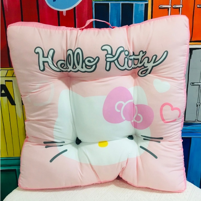 (ลดราคาพิเศษ)Moshi Moshi เบาะรองนั่ง ลาย Hello Kitty ลิขสิทธิ์แท้จากค่าย Sanrio รุ่น 6100001734 Size 24*24 "
