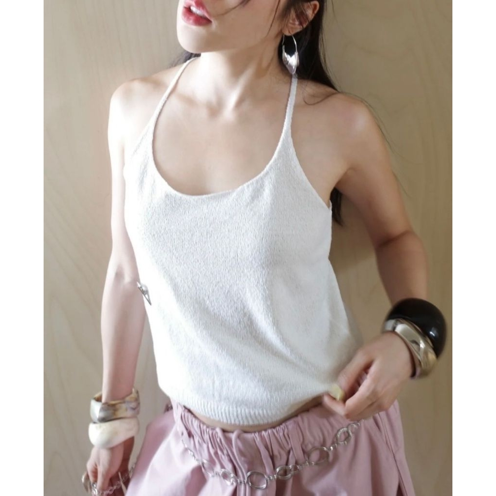 เสื้อไหมพรมสายเดี่ยว Akkara Studio