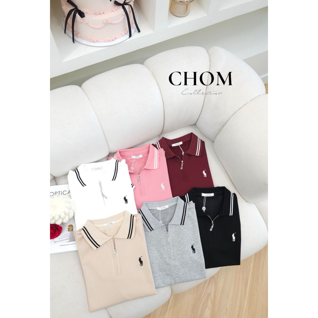 พร้อมส่ง   เสื้อยืดป้ายChom เสื้อยืดผู้หญิง อกหน้าผ้า42 ยาว25 ผ้ายืด ผ้านาโน คอปก แขนสั้น แต่งลายเสื้อด้วย