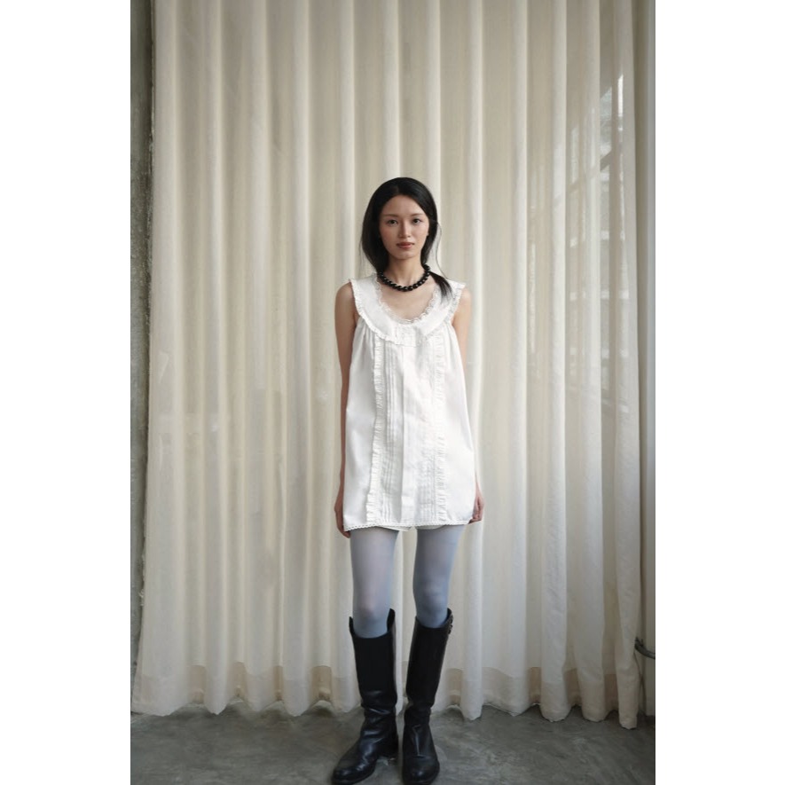 Weekend begins - Everlyn lace dress