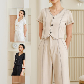 WYNNIE SET (เสื้อและกางเกง) ชุดเซตเสื้อคอวีแขนสั้นเดิน ตกแต่…