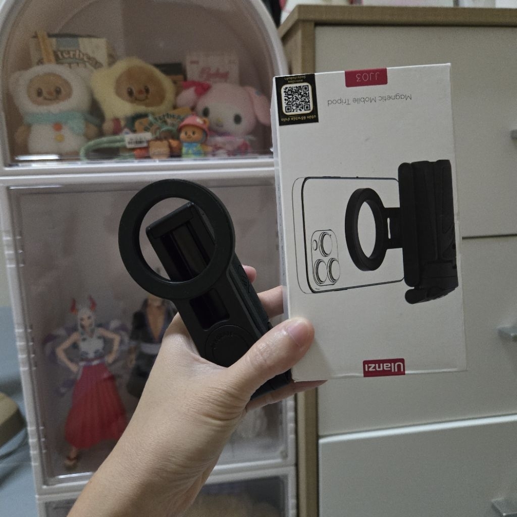 Ulanzi JJ03 Extendable Grip Phone Tripod
ด้ามจับมือถือ / ขาตั้ง / ไม้เซลฟี่ MagSafe พร้อมรีโมทบลูทูธ