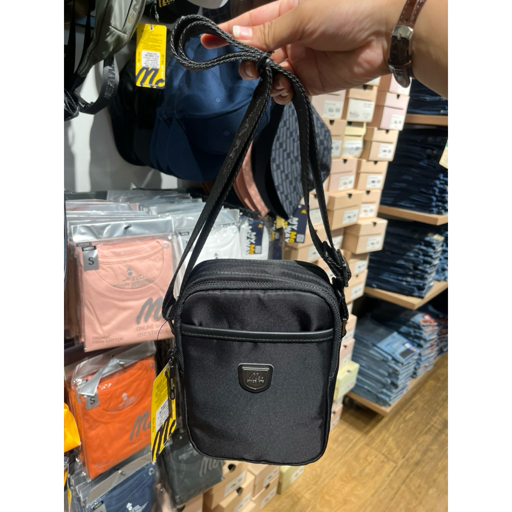 รุ่นใหม่ ของพร้อมส่ง Mc Jeans กระเป๋าสะพาย การันตีของแท้100% จากช้อป มีให้เลือก 3 สี เหมาะทุกสรีระ มีเก็บปลายทาง