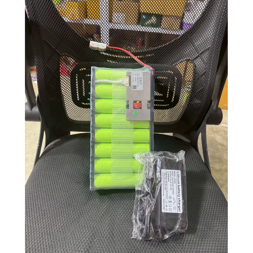แบตเตอรรี่ลิเธียมฟอสเฟส8s 26.5-29.2v ความจุ30a30000 mah bmsjbd30aทรงประกบเเบตเขียว