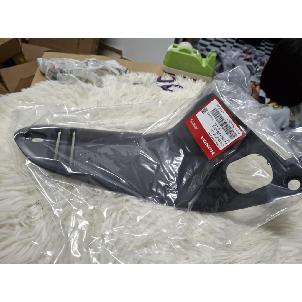 ฝาครอบตัวถังบน ครอบสวิตกุญแจ ไฟเลี้ยวบังลม ของแท้เบิกศูนย์ 64320-KPH-700