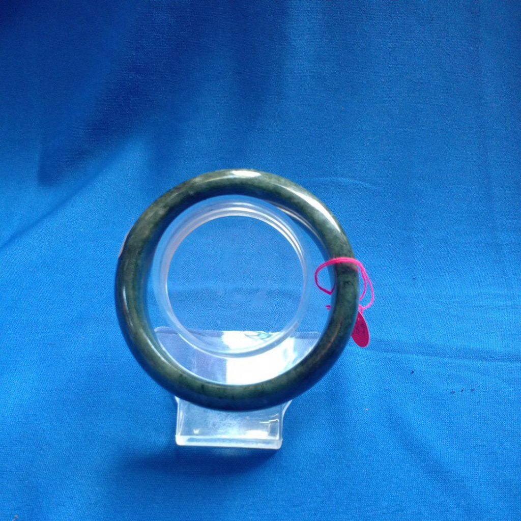 กำไลหยกแท้พม่าsize 58 รหัส 044 BB