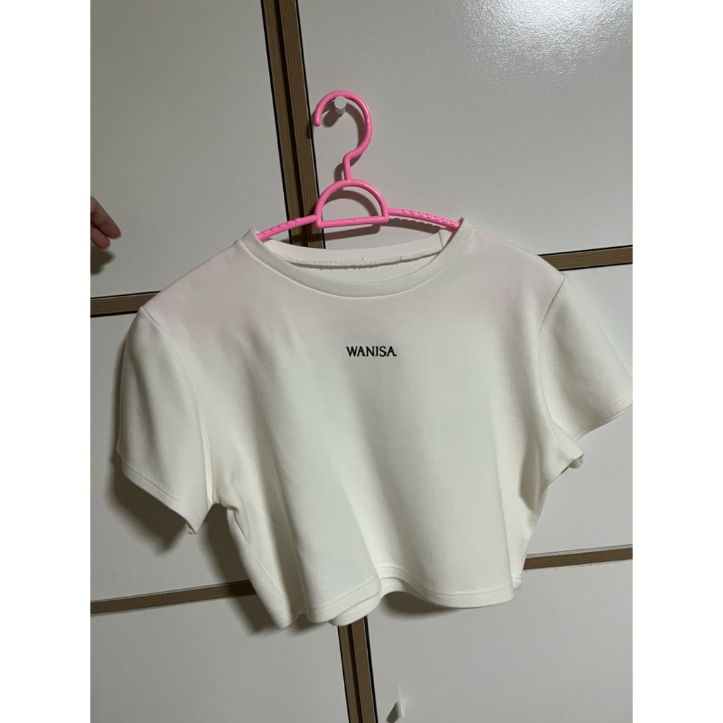เสื้อครอป เสื้อสีขาว wanisa