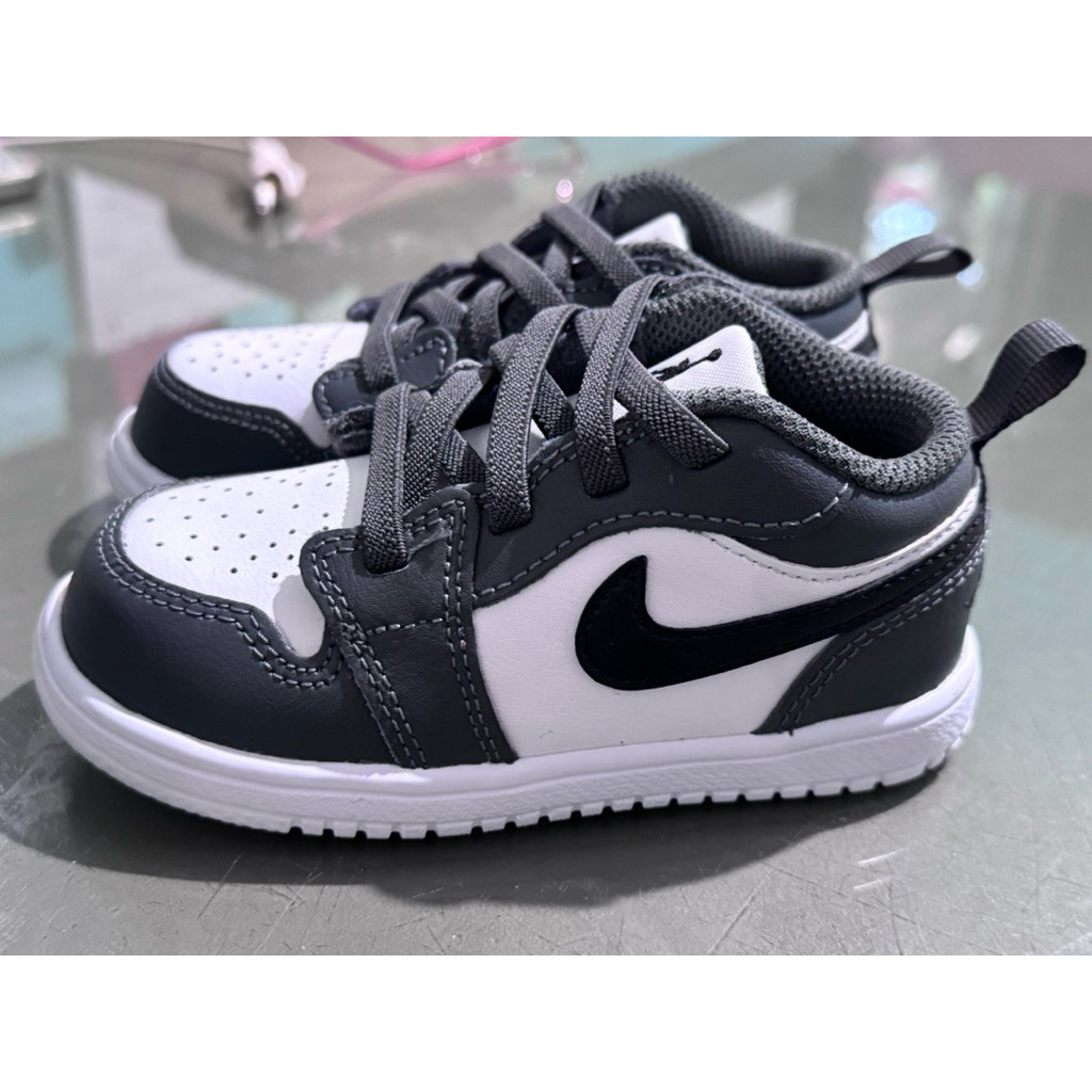 รองเท้าผ้าใบเด็ก Nike air jordan ของแท้ มือ2 shop jd sport ขนาด 13 cm.