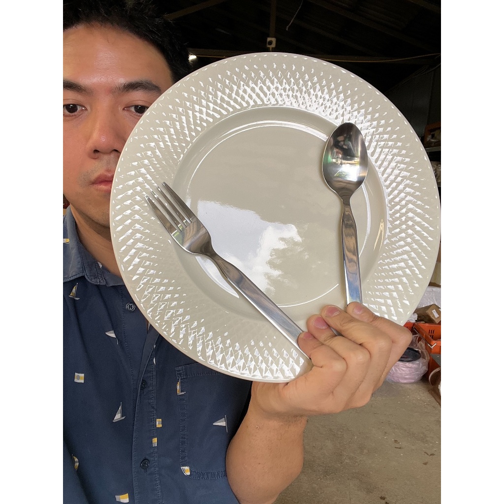 (เซ็ท)จานเซรามิค10.5นิ้ว+ช้อนส้อมแสตนเลสหนา2มมเกรด430 เซรามิกเนื้อพอร์ซเลน porcerlain ceramic ออกใบกำกับภาษีได้