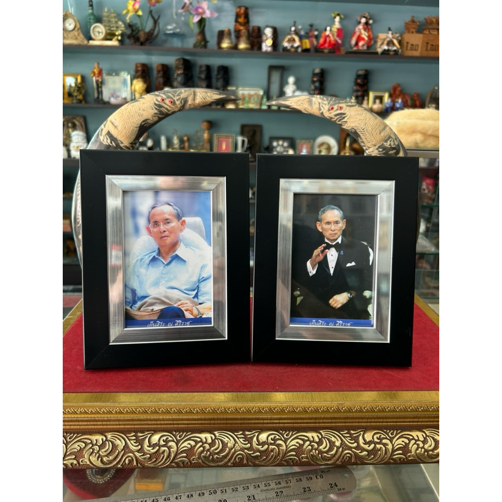 ชุดภาพในหลวงรัชกาลที่ 9 พร้อมกรอบ 2 ชิ้น