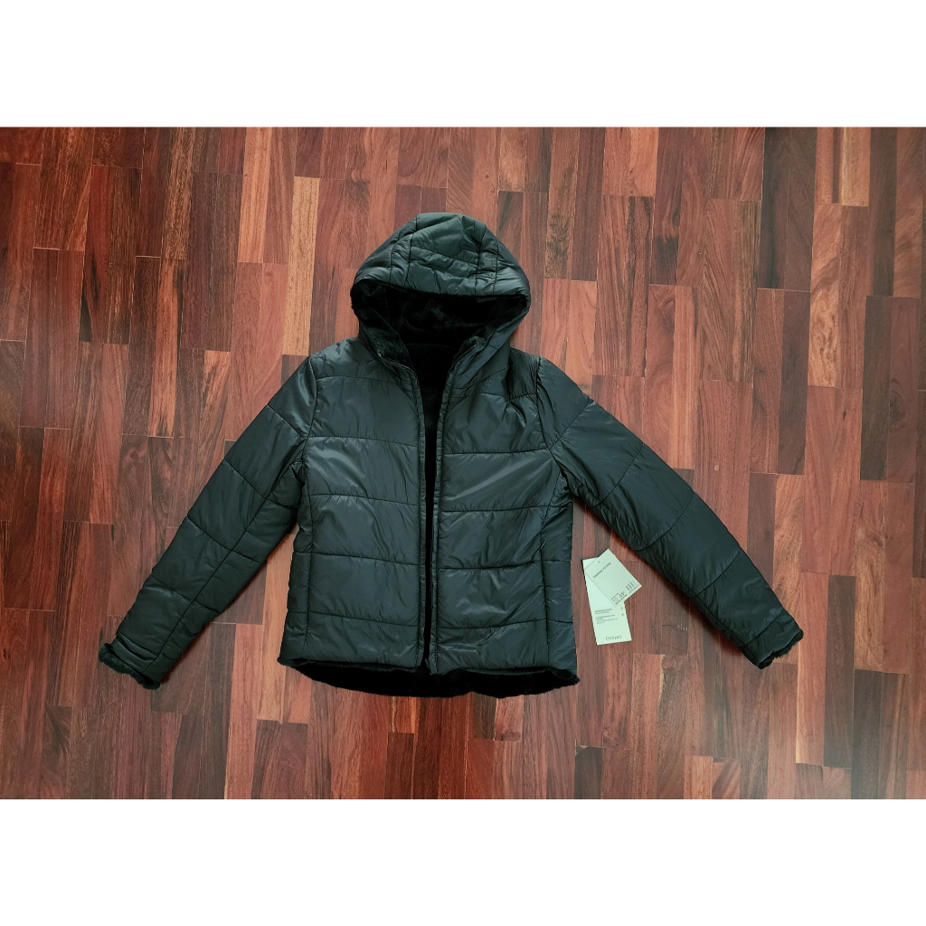 เสื้อแจ็กเก็ต มีฮู้ด ยี่ห้อ Oysho จากสเปน สีดำ ไซซ์ XS อก 38 ใส่ได้ 2 ด้าน อุณหภูมิ 9 ถึง -15 องศา ก