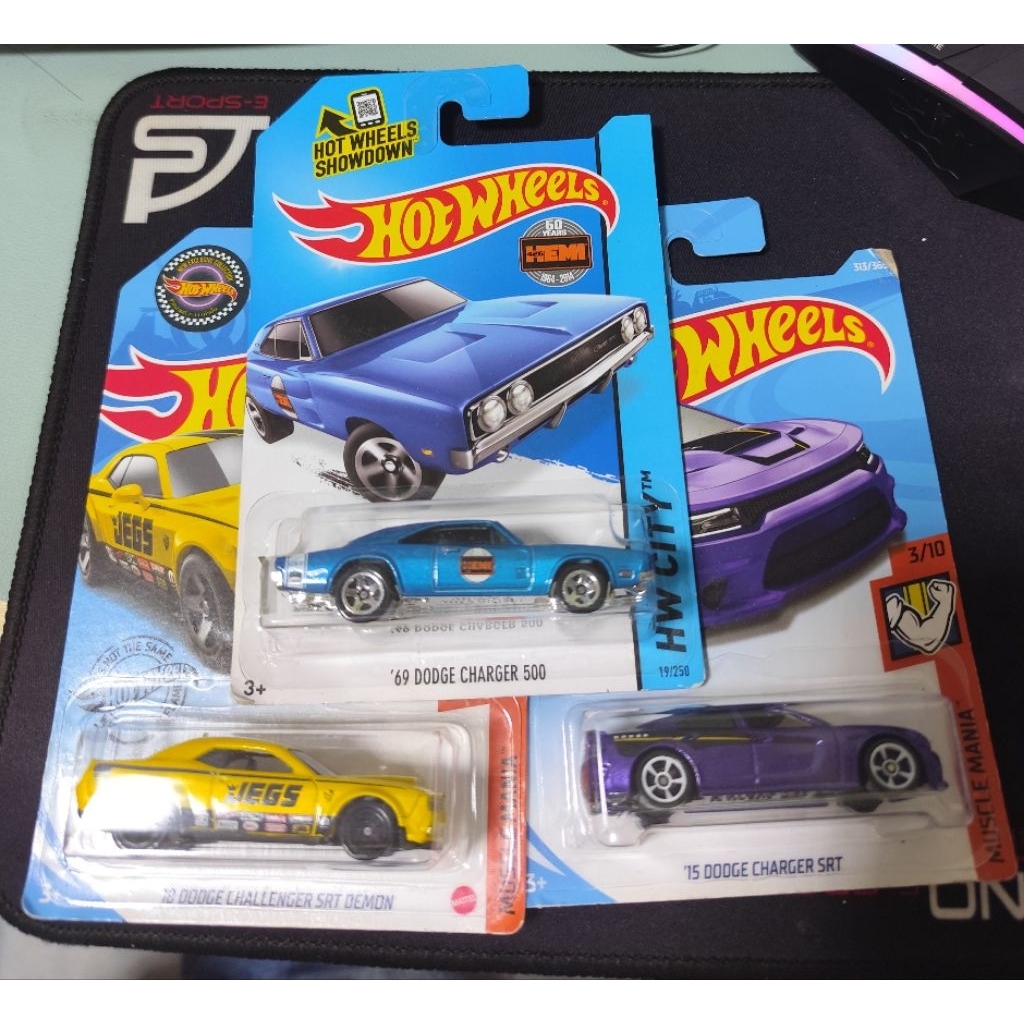 HotWheels Dodge Challenger 1:64
