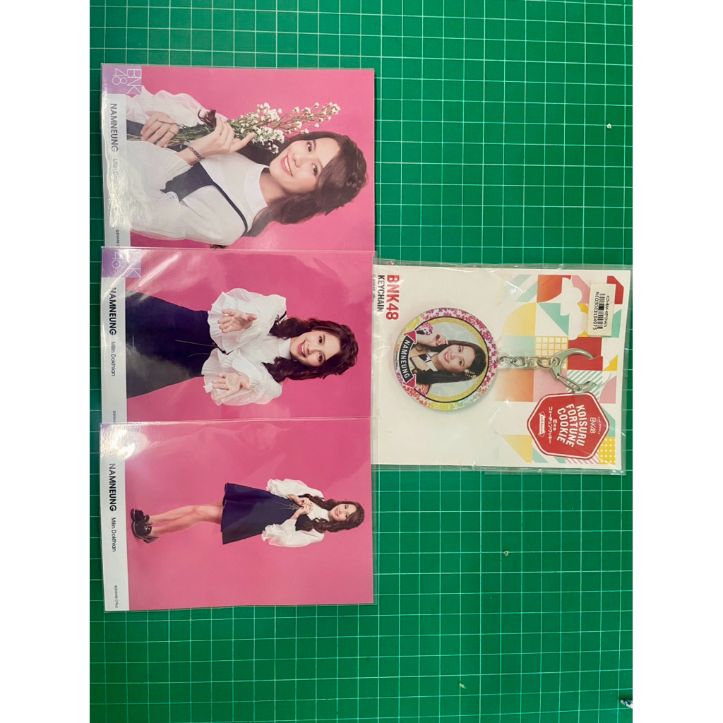 *สินค้าแท้ official* พวงกุญแจ น้ำหนึ่ง bnk48 รุ่น คุกกี้เสี่ยงทาย , โฟโต้การ์ด น้ำหนึ่ง bnk48