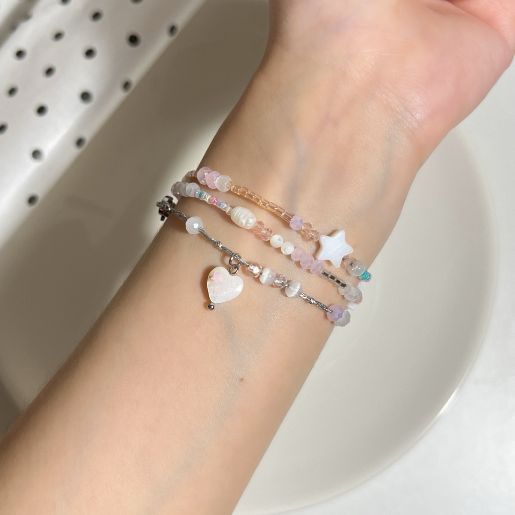 bbluemoons bracelets (tiny heart) กำไลข้อมือเชือก กำไลข้อมือลูกปัด ✨