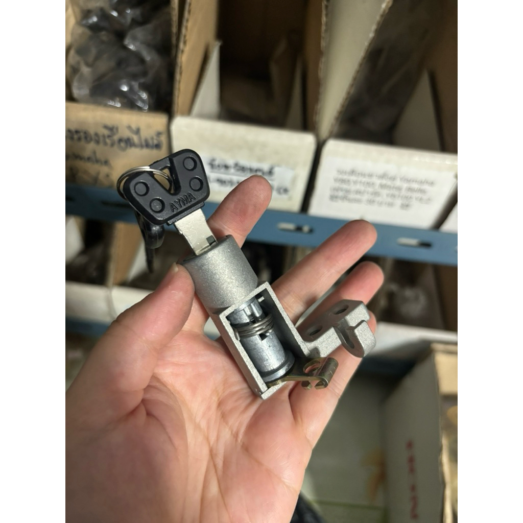 กุญแจล๊อคเบาะ JR120 สวยใหม่ พร้อมใช้งาน