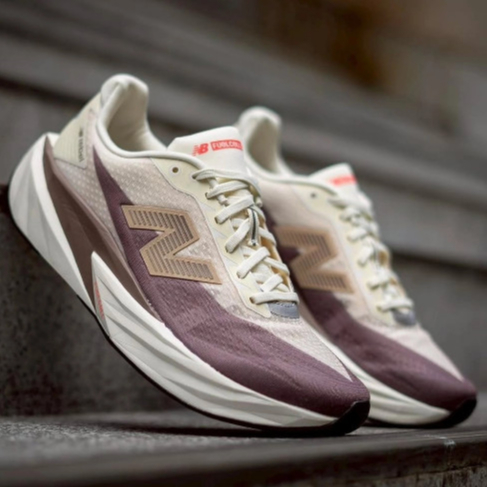 New Balance FuelCell Rebel v5 low cut beige