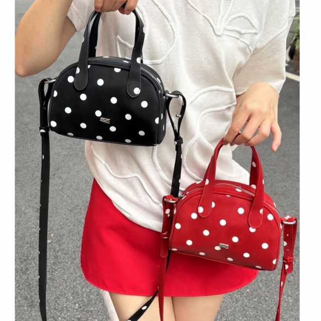 *พร้อมส่ง* กระเป๋าสะพายข้าง crying center polka dot